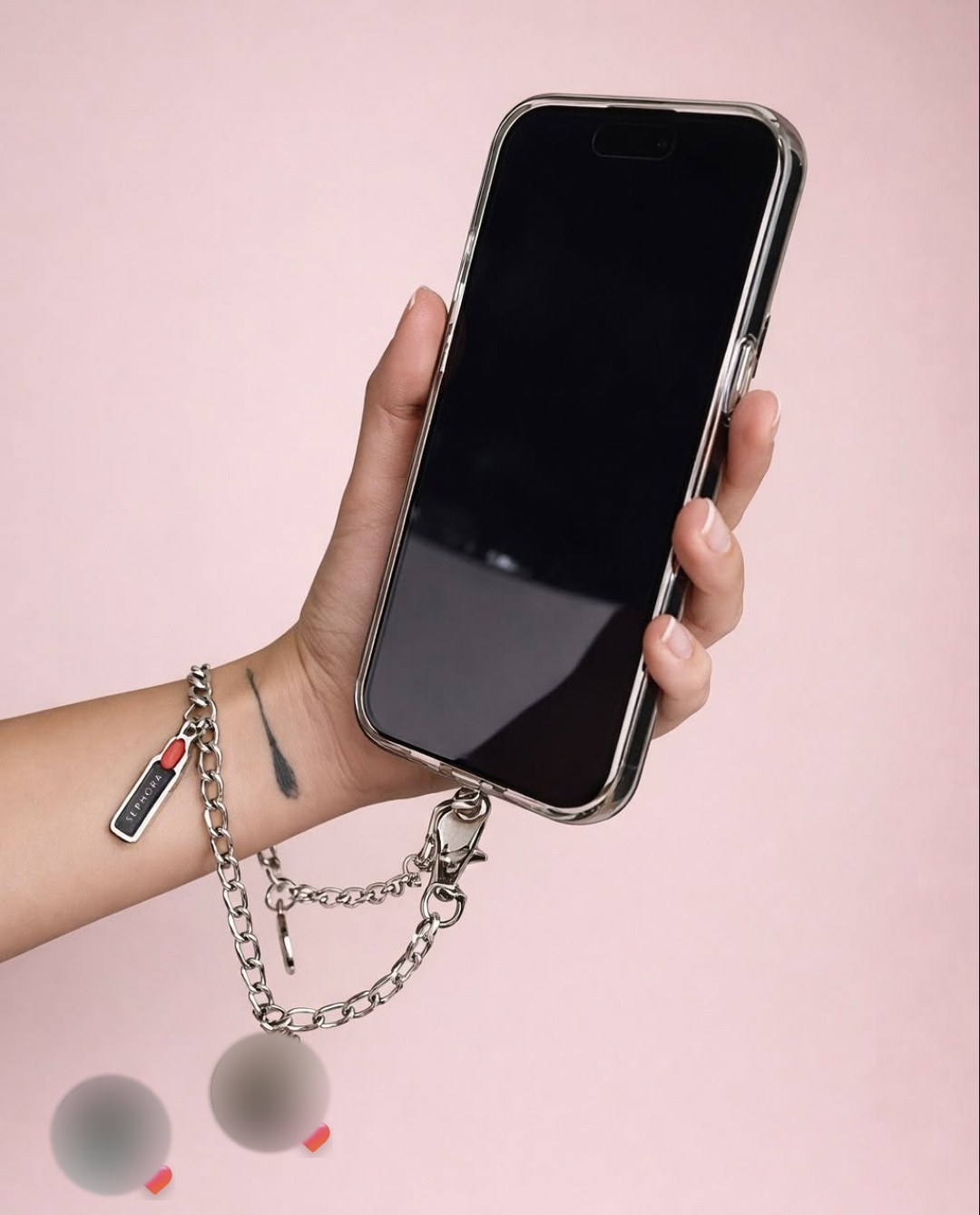 Post da ATO: corrente metálica para celular com pingentes