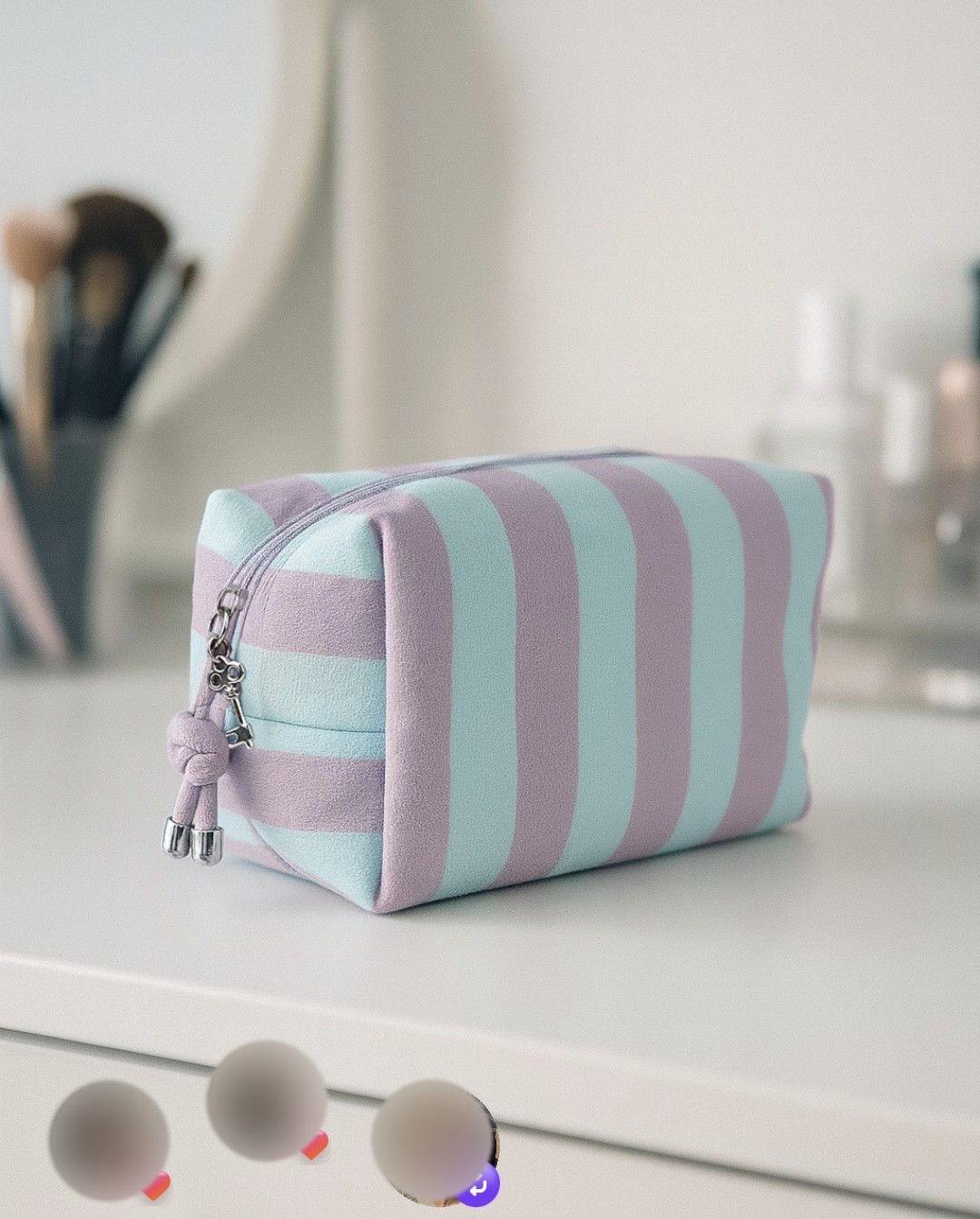 Post da ATO: necessaire em suede sublimado listrada lilás e azul