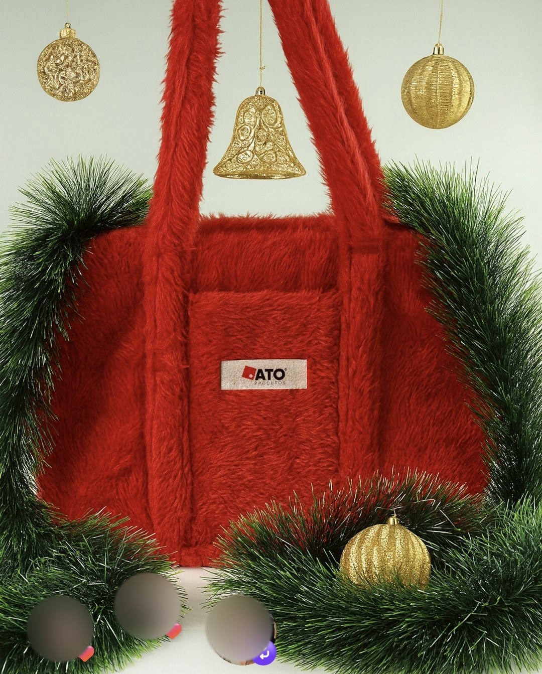 Post da ATO: bolsa vermelha de pelúcia com enfeites de Natal