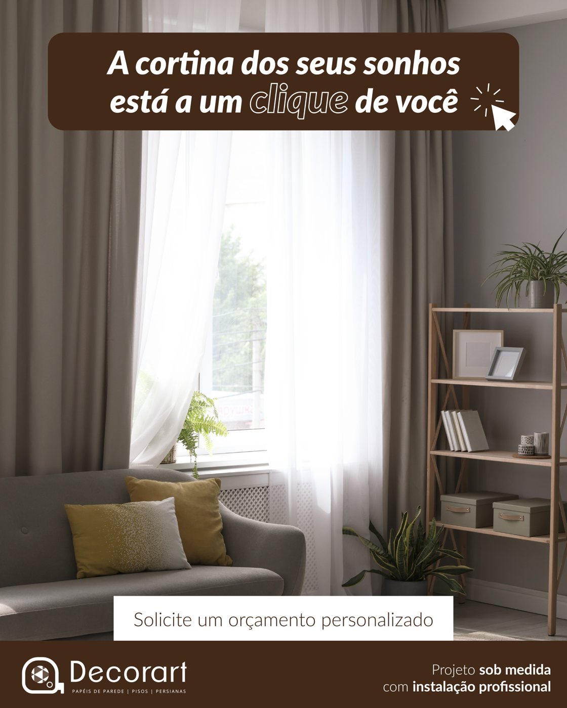 Anúncio Decorart: sala com cortina cinza e voil branco
